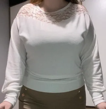 Pull blanc à dentelle