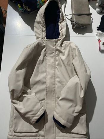 Manteau coupe vent et  blanc intérieur bleu marine ta 7/8 ans