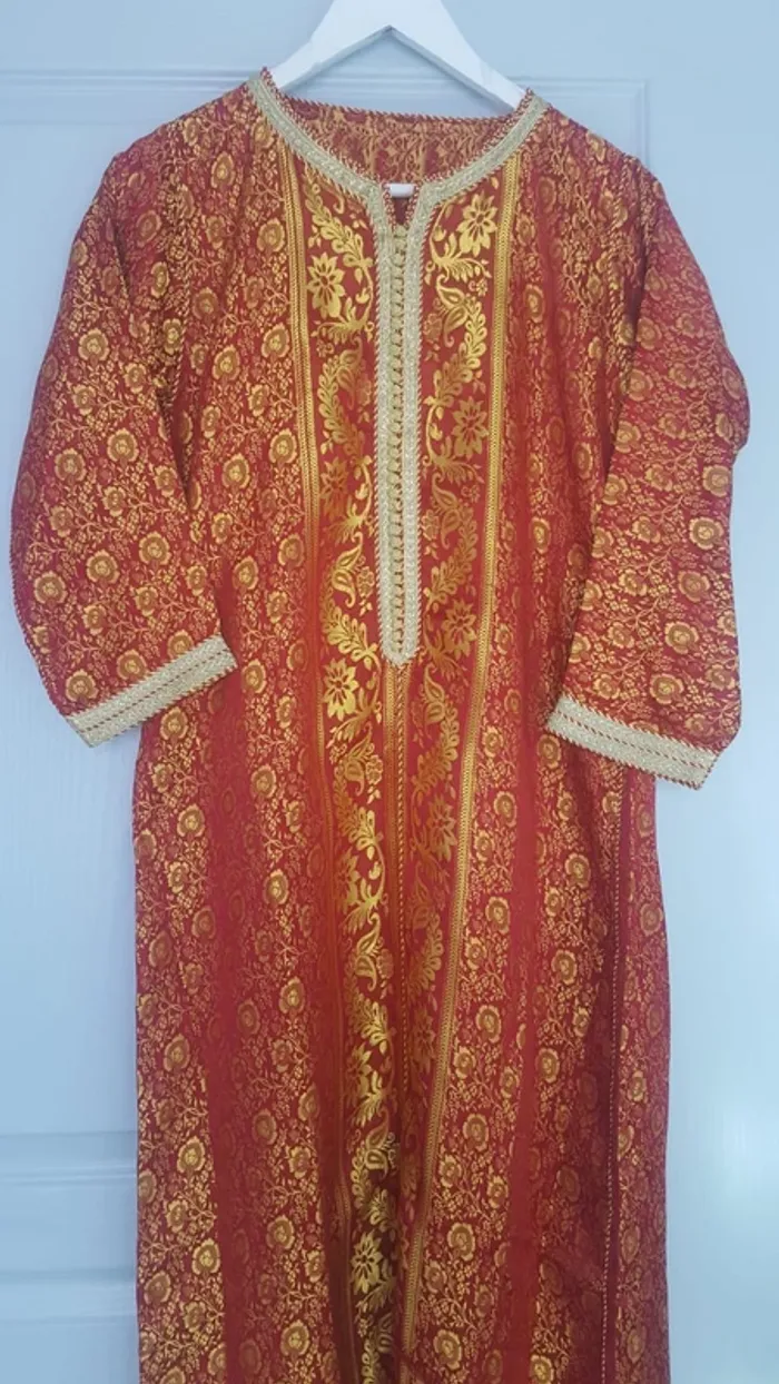 Robe orientale rouge & dorée