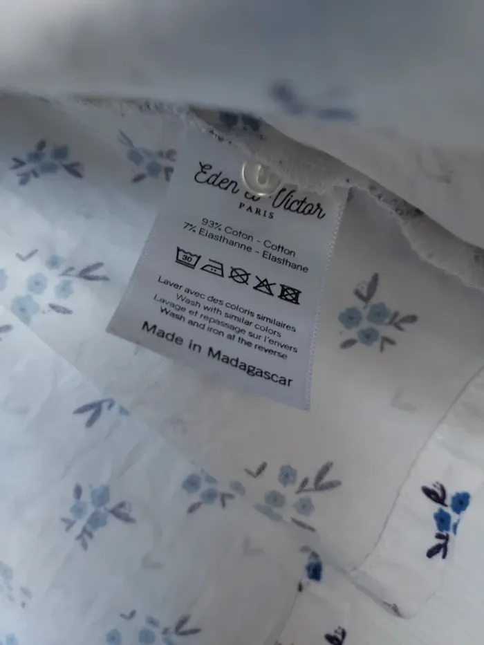 Chemise blanche avec motif fleurs bleu 2 ans - photo numéro 2