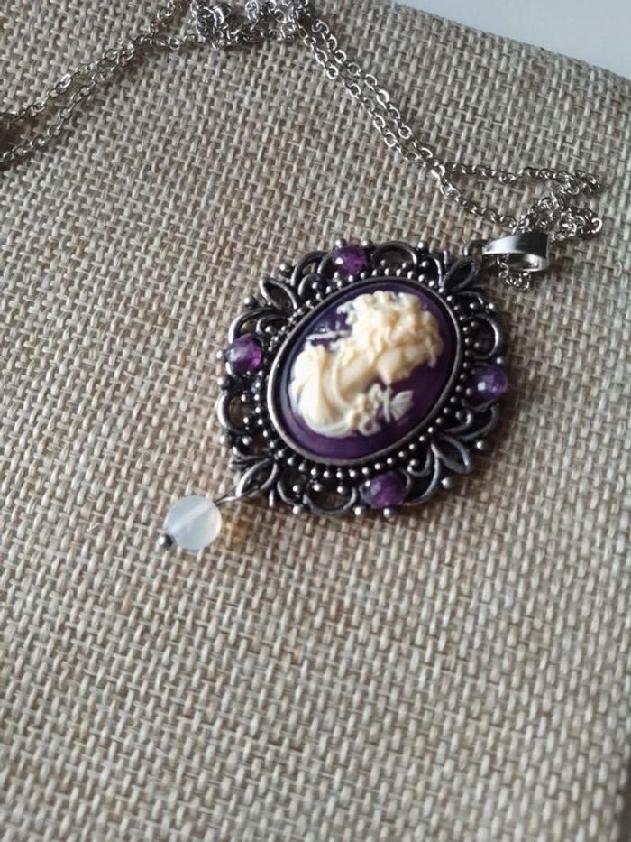 Collier camée pierres d'améthyste et opaline