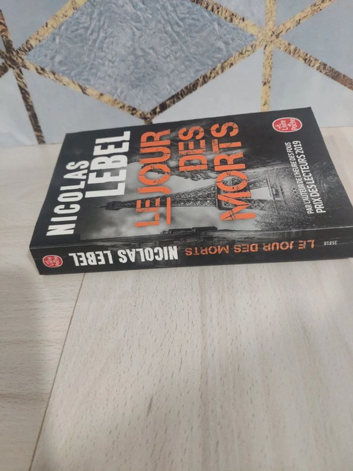 Livre poche policier le jour des morts Lebel - photo numéro 5
