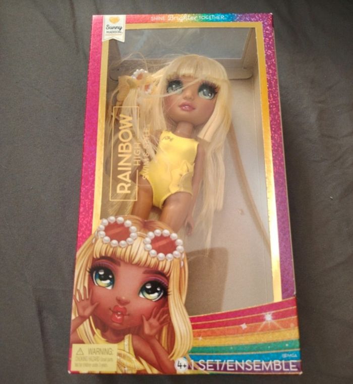 Poupée rainbow neuve