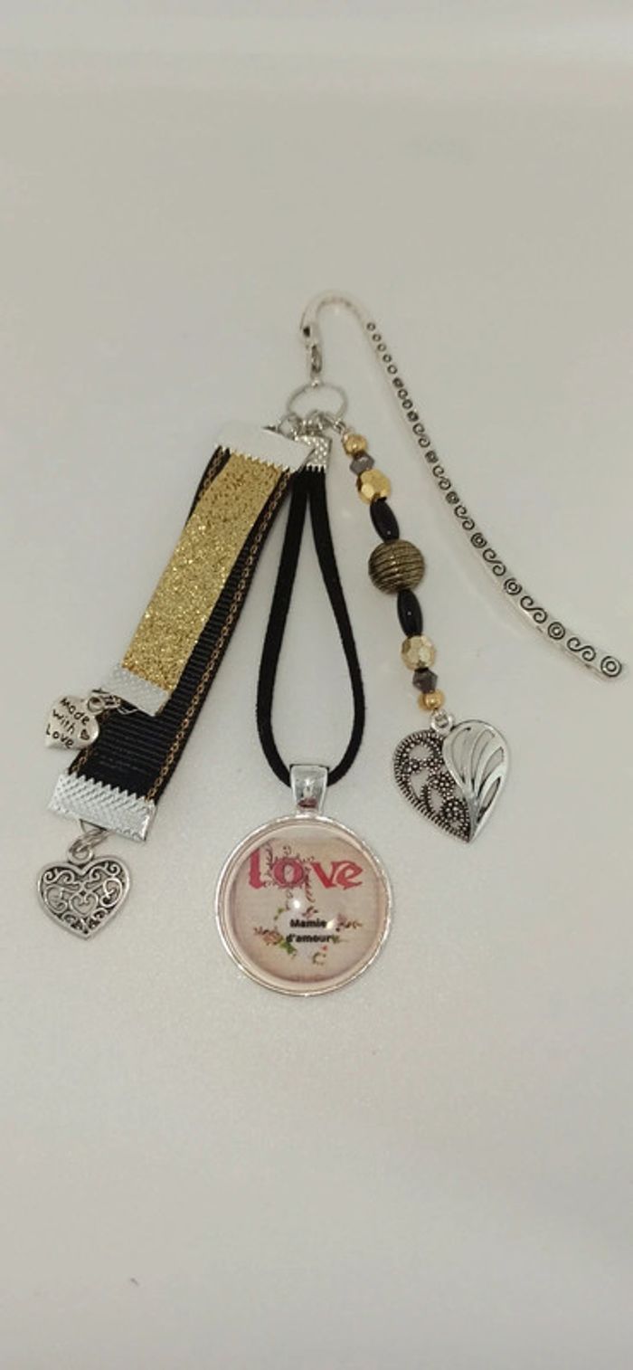 Cadeau mamie, bijoux de sac ou marque page " love mamie d'amour "