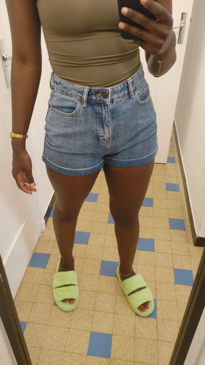 Mini short en jean bleu taille haute - photo numéro 2