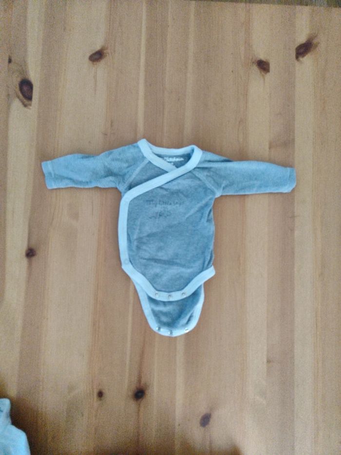 Lot 2 bodies et 1 pyjama kiabi - photo numéro 6