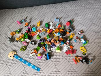 Gros lot Jouets Kinder (57)