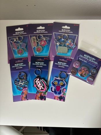 Lot de porte clefs et charms Huntrix 