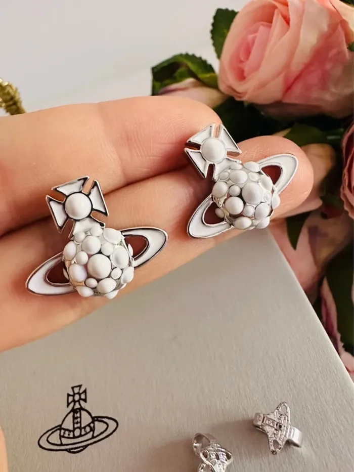 🪐Boucles d’oreilles Vivienne Westwood orbite argenté émail blanc - photo numéro 6