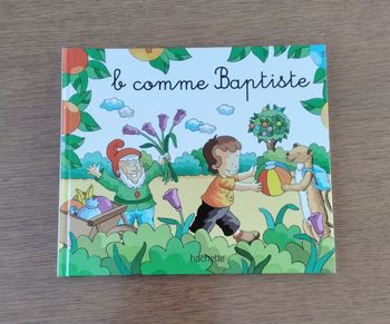 B comme Baptiste  ,Mes premiers pas vers la lecture, Hachette 