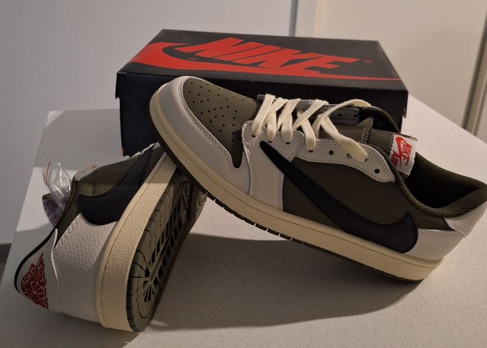 Black friday Nike air Jordan Travis Skott  taille 42 neuve avec étiquettes 🏷