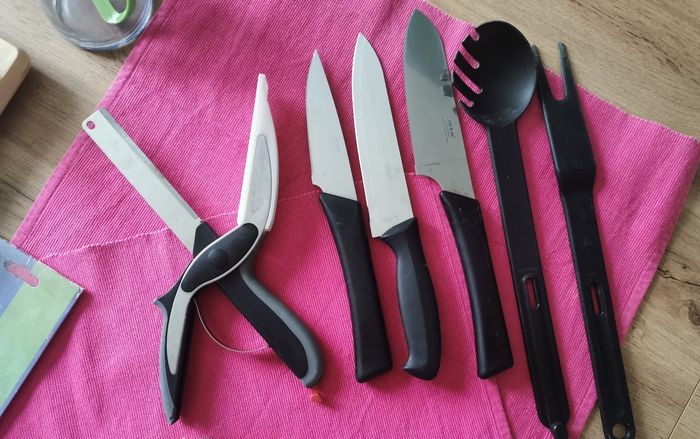 Lot de couteau et autres ustensiles - photo numéro 2