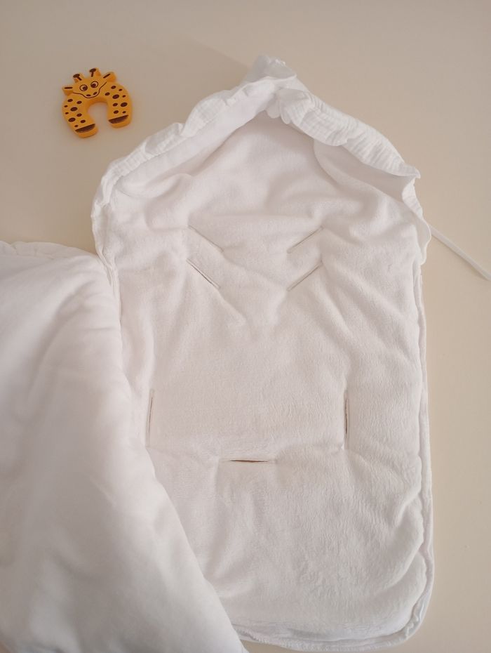 Nid d'ange bébé gaze de coton et polaire blanc - photo numéro 2