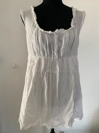 Jolie tunique blanche taille 40/42