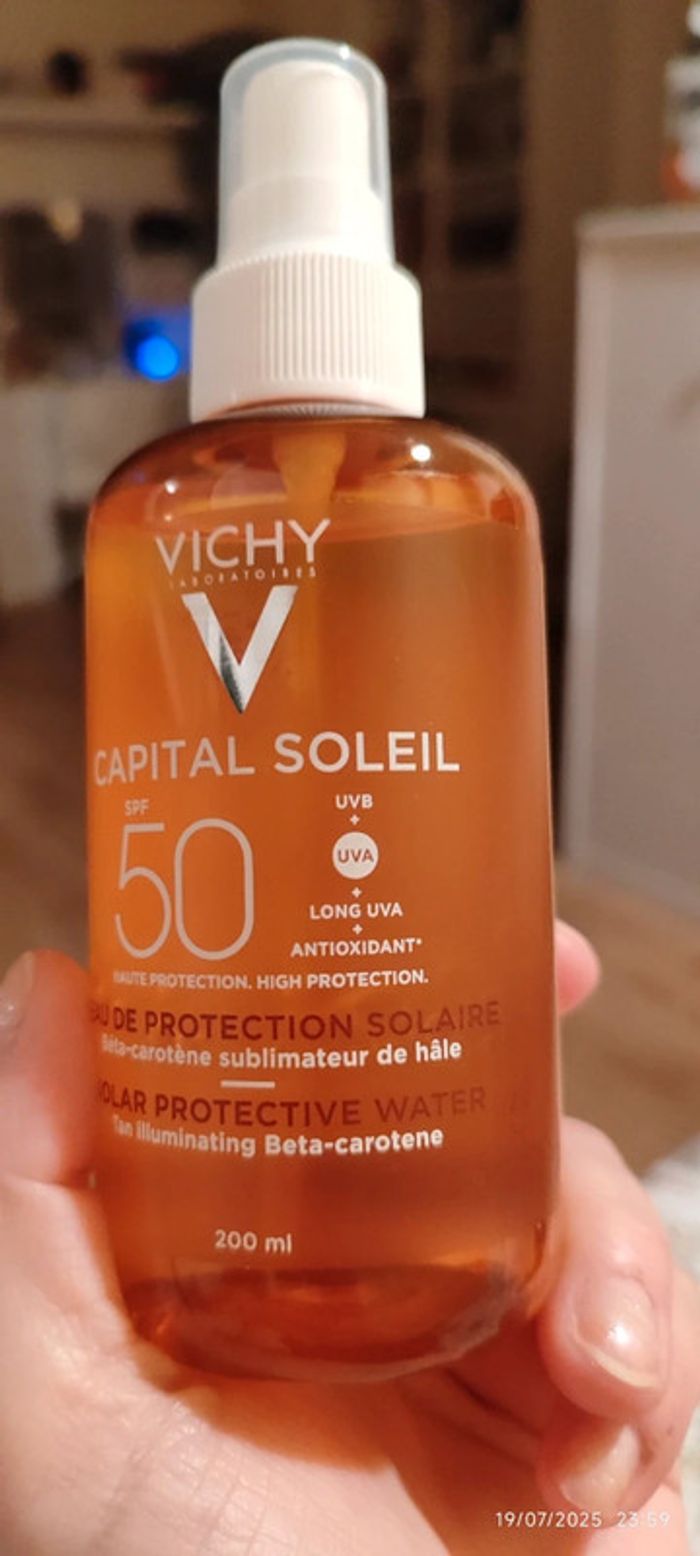 Vichy Capital Soleil
Eau de protection solaire SPF 50 Anti traces blanches Hâle sublimé 200 ml - photo numéro 3