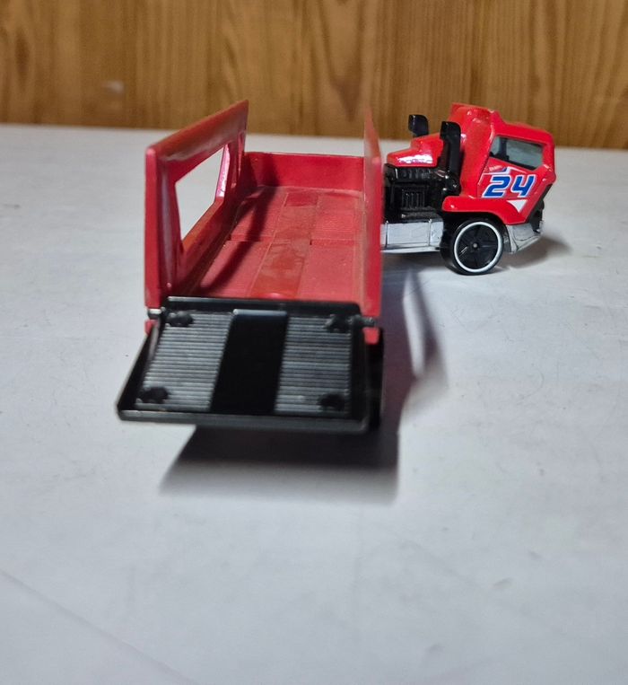 Hot Wheels Highway Hauler / Prototype H‑24 camion rouge - photo numéro 4