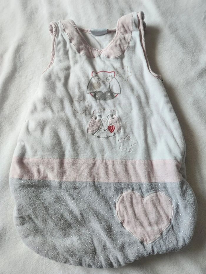 Jolie gigoteuse/ turbulette 0-6 mois velours blanche, grise et rose motif hiboux