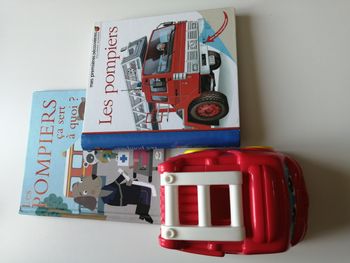 livre et camion sur le thème des pompiers