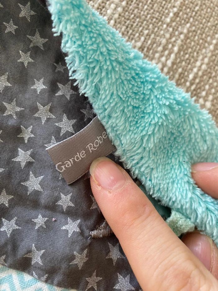 Peluche doudou plat 18cm Petite Garde Robe étoile gris et bleu très bon état - photo numéro 3