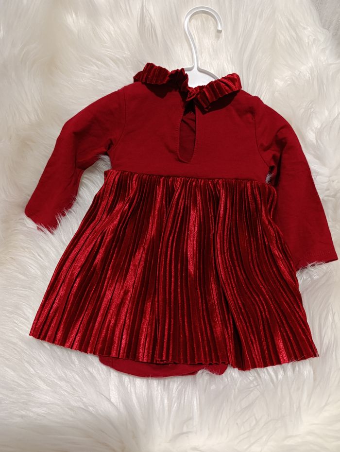 Robe en velours rouge - photo numéro 3