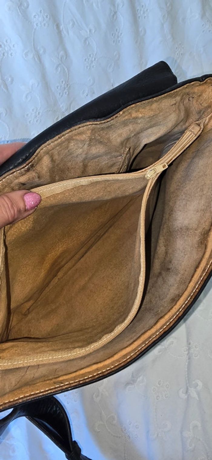 Sac besace en cuir vintage (besoins d un Soins - photo numéro 15