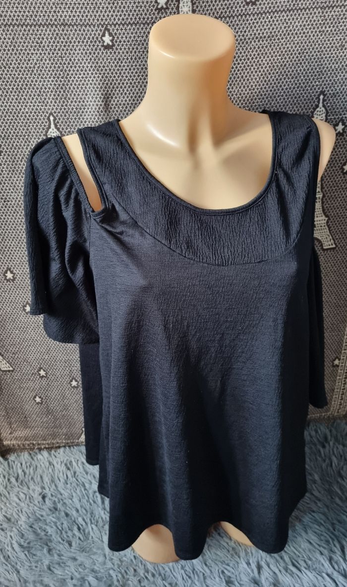 T-shirt noir à épaules dénudée taille L - photo numéro 2