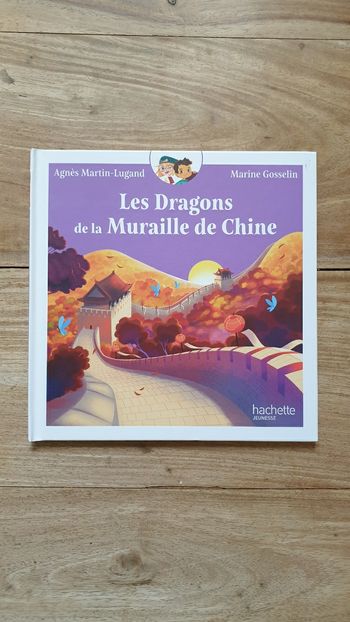 Neuf livre enfant Hachette Jeunesse sur le thème du monde Les dragons de la muraille de Chine 