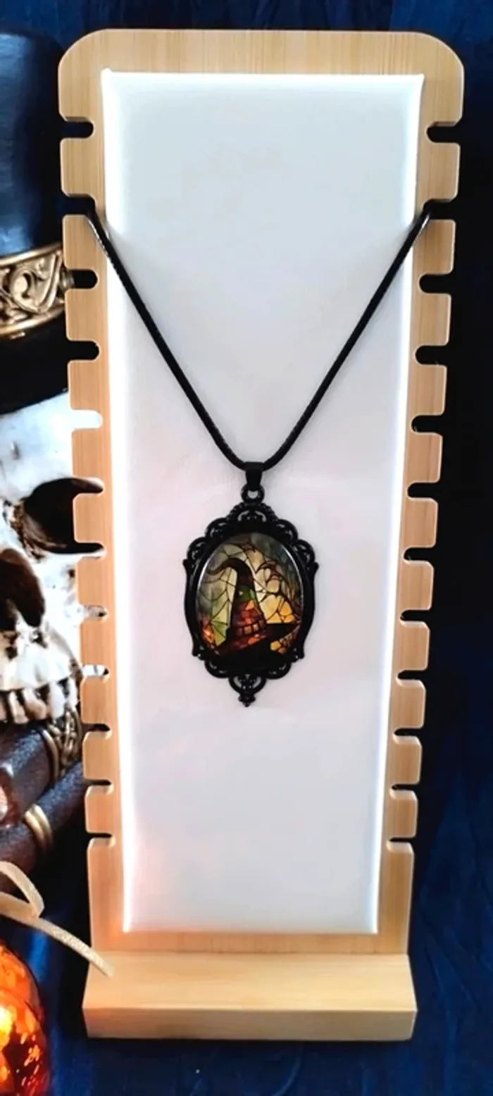 Collier avec pendentif ovale en verre