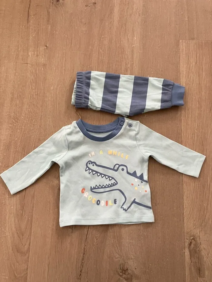 Pyjama 2 pièces ensemble primark 3/6 mois neuf sans étiquette