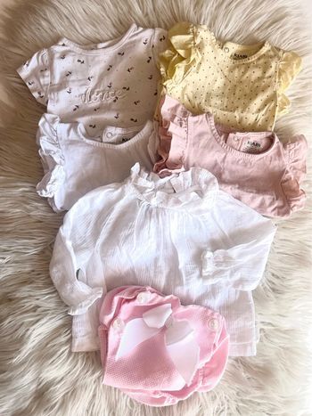 Fille 👧🏻 Lot fille 1 mois été - 3 debardeurs/1 tshirt/1 bloomer + lot de pantalon a donner