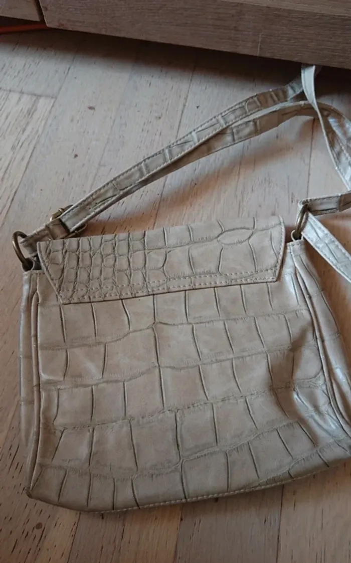 Sac bandoulière effet croco beige - photo numéro 2
