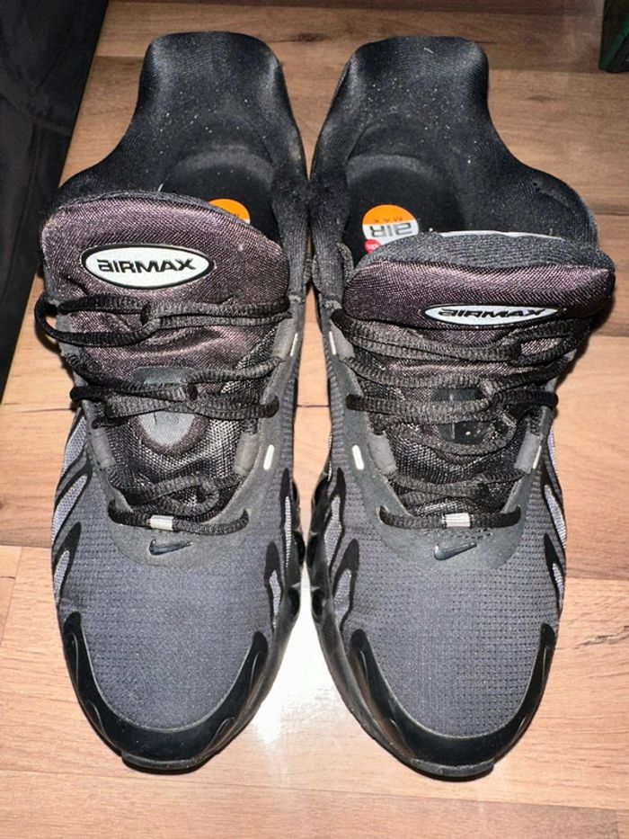 Basket Nike air dn8 max taille 43