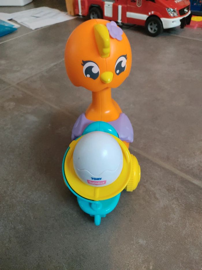 Jouet d'éveil tomy mon poussin pop et go