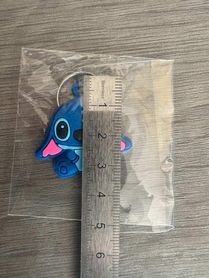 Porte clé stitch en silicone mou Disney - photo numéro 3