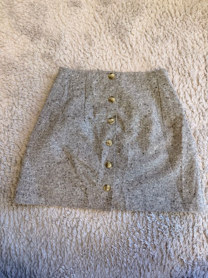 Jupe courte boutonnée - style chic - photo numéro 2