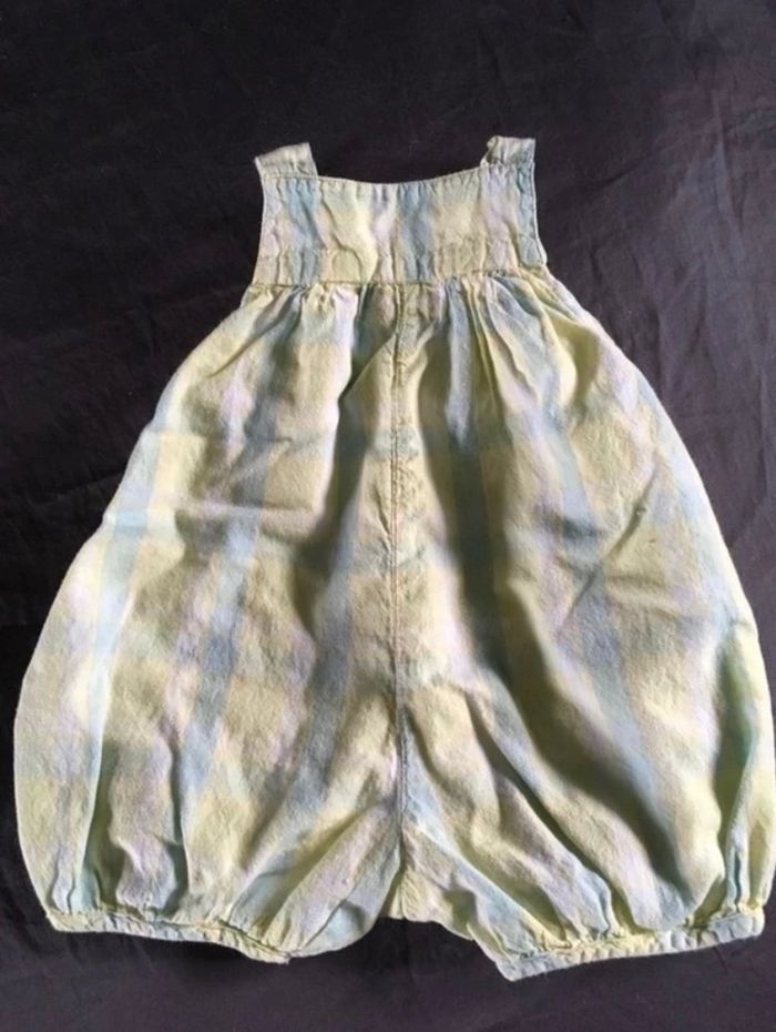 Très jolie barboteuse 1 mois