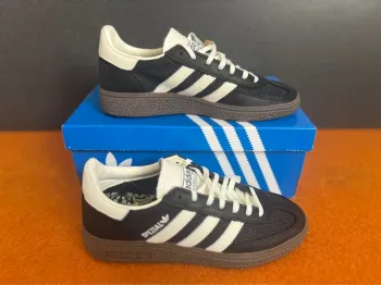 Adidas Original Handball Spezial - core black/ivory/gum