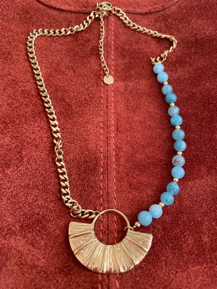 Collier doré et perles bleues - photo numéro 4