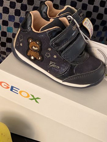 Baskets fille en cuir et autre cuir. Idéal premier pas. Taille 20. Neuf. Geox