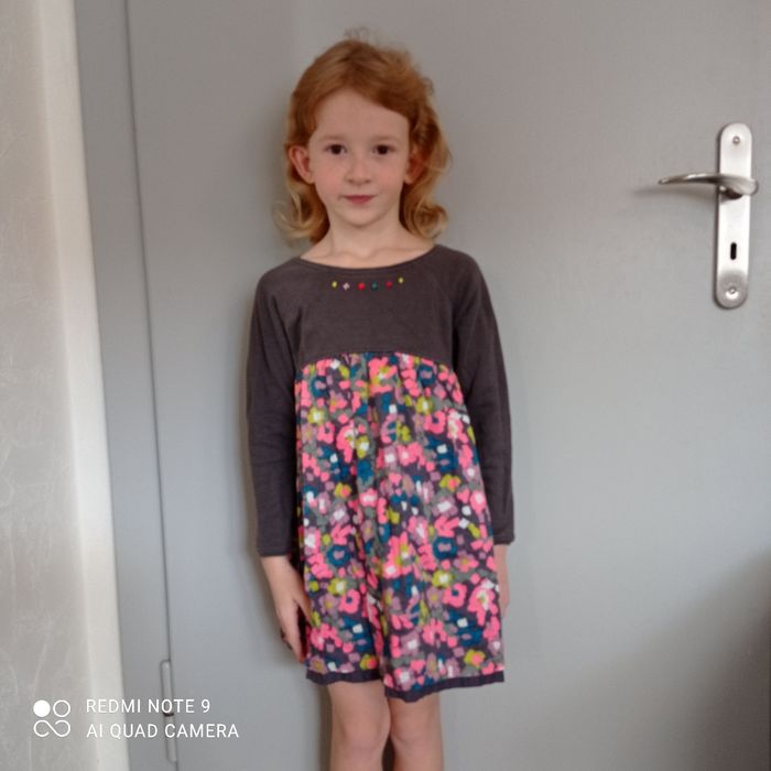 Robe grise à motifs multicolores 5ans DPAM