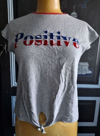 T-shirt gris avec écriture taille XS 14ans