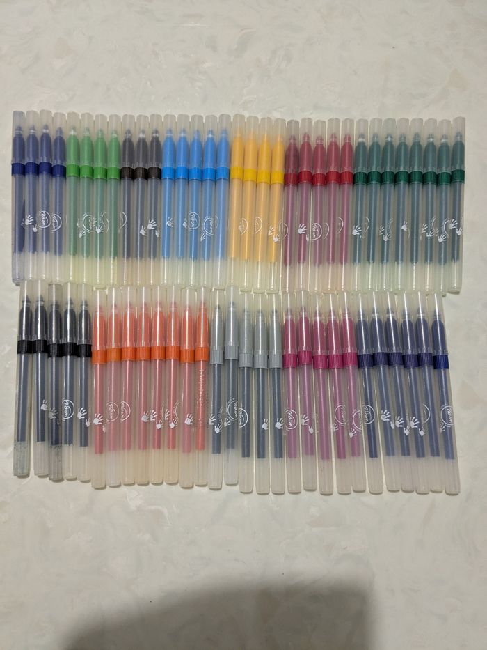 Lot de 62 feutres Pichon à pointe large.