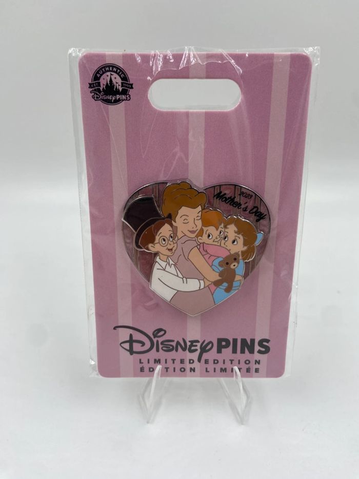 Pin's en édition limitée Peter Pan Fête des Mères 2023 de Disney Store