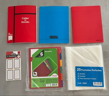 Cahiers étiquettes intercalaires  pochettes transparentes