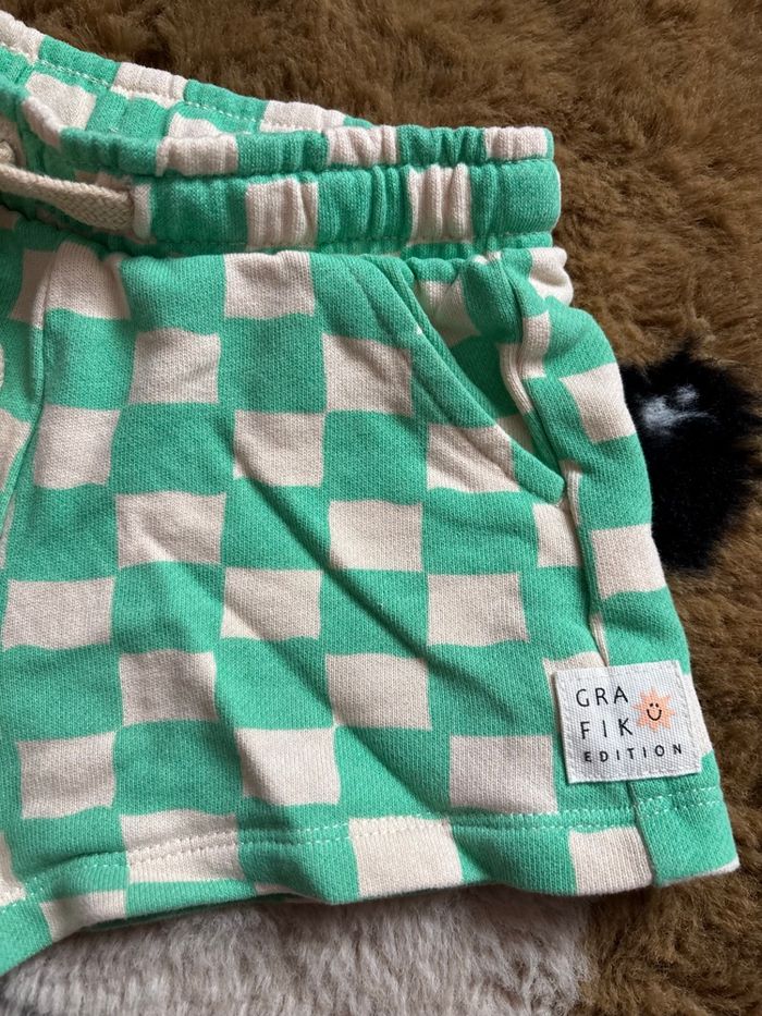 Short carreaux beige/vert KIABI t.12m - photo numéro 2