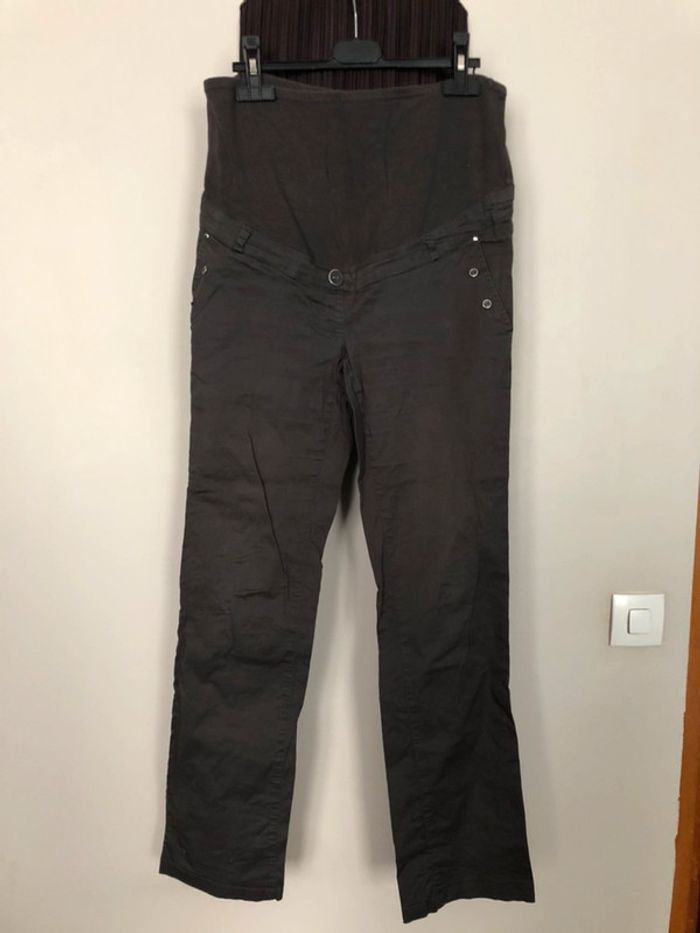 Pantalon gris de grossesse