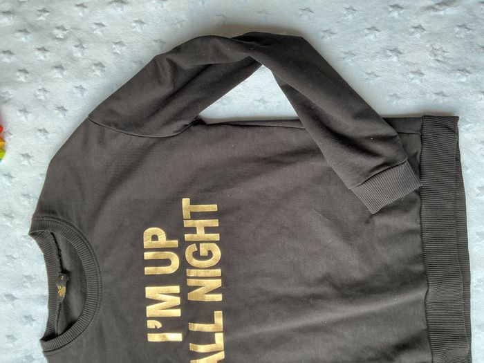 sweat noir manches longues inscription dorée devant XS fashion express - photo numéro 5