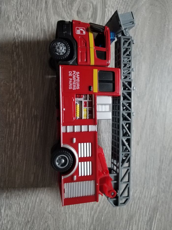 Camion de pompier - photo numéro 4