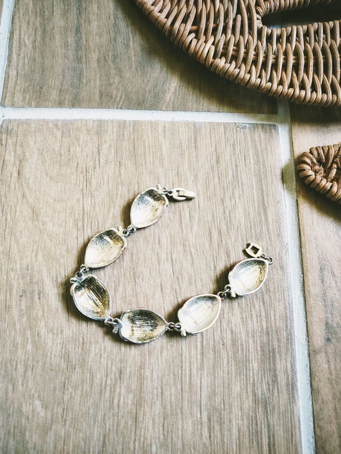 🍓Joli bracelet avec breloques fraises et fermoir - photo numéro 2