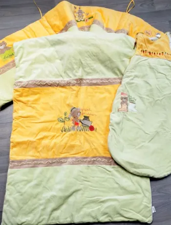 Ensemble turbulette, tour de lit et couverture garçon Ours au jardin